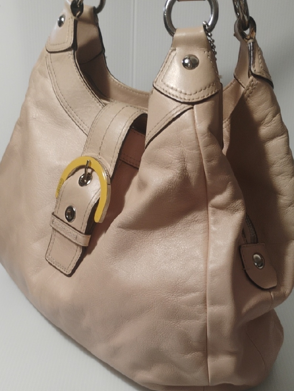 Coach Soho Lynn leather hobo shoulder bag In Shell Pink - Pre-loved Signs Of Use - Picture 4 of 14